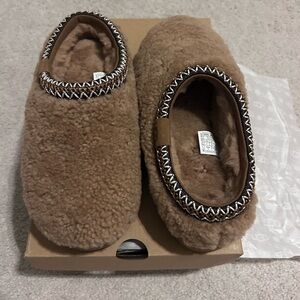 UGG Tasman maxi curly slipper chestnut limited edition